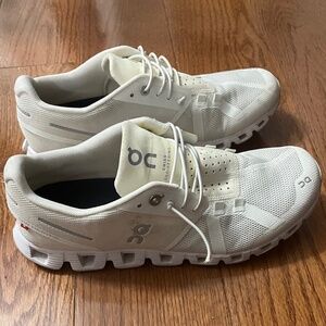 Cloud 5 Tennis Shoe in White in Women's Size 9